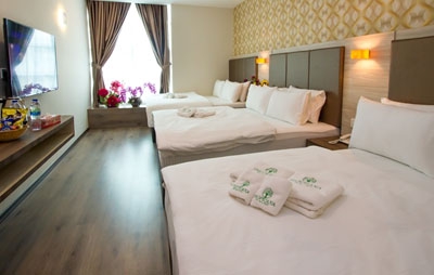 Family Queen 3 Window